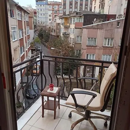 3+1 Stylish Furnished And Spacious In The Center Of דירה